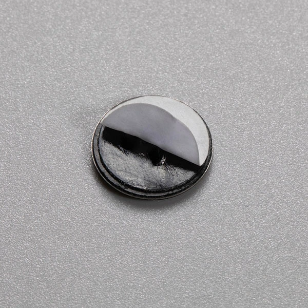 Luxusmarken-Abzeichen mit 3D-Nickel-Logo und erhabenem Logo