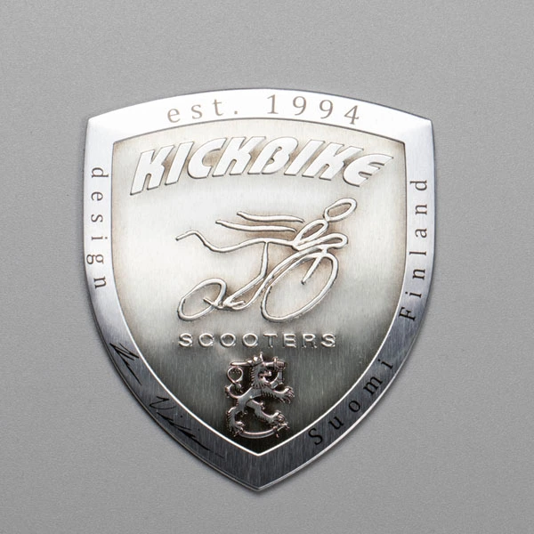 Namensschild aus Metall und Aluminium