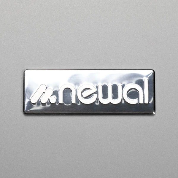 Wie verbessert ein Logo-Aluminiumaufkleber das Produktbranding und die Haltbarkeit?