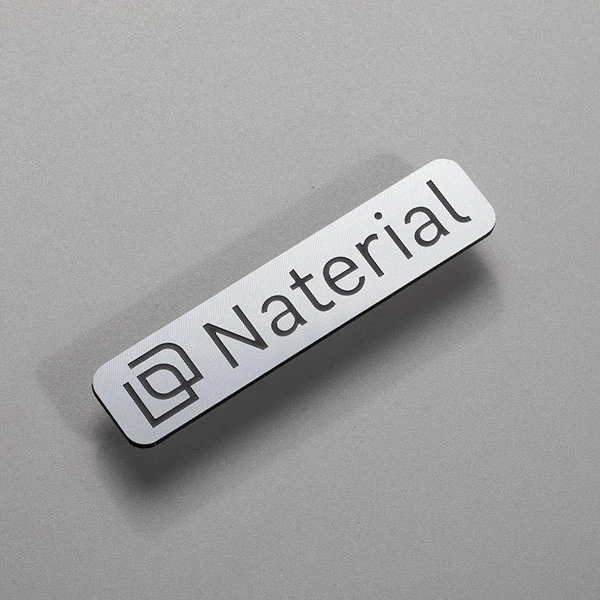 Logo-Plakette aus Metall