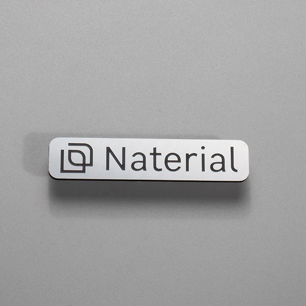 Logo-Plakette aus Metall
