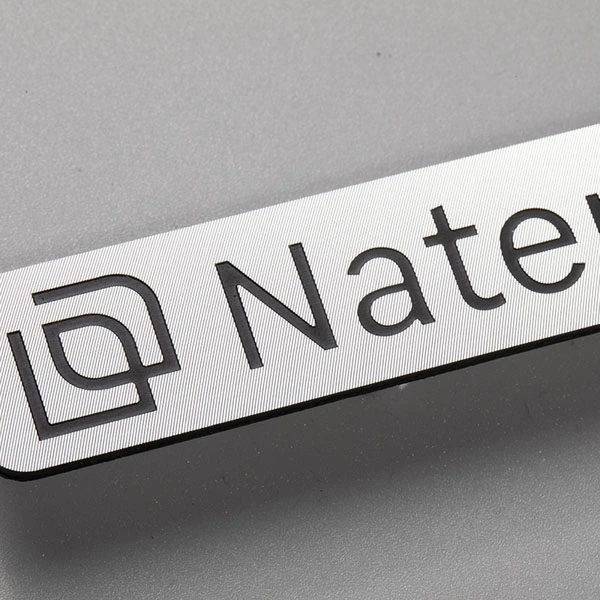 Logo-Plakette aus Metall