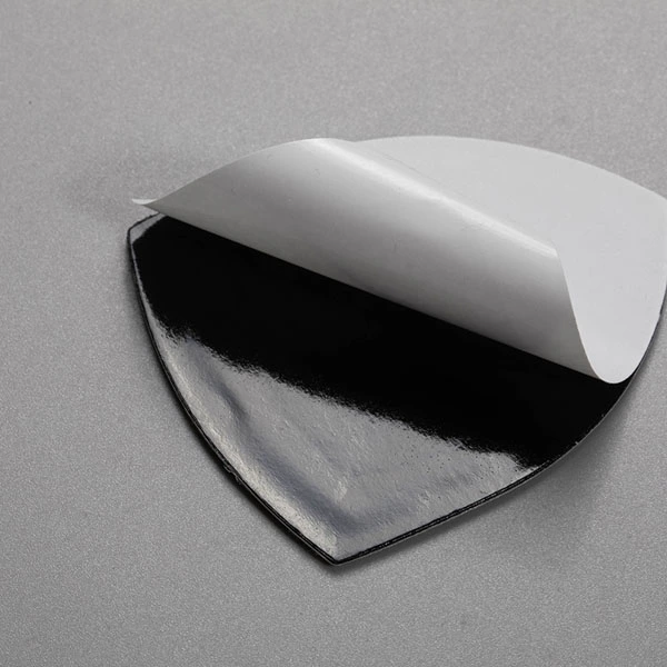 Namensschild aus Metall und Aluminium