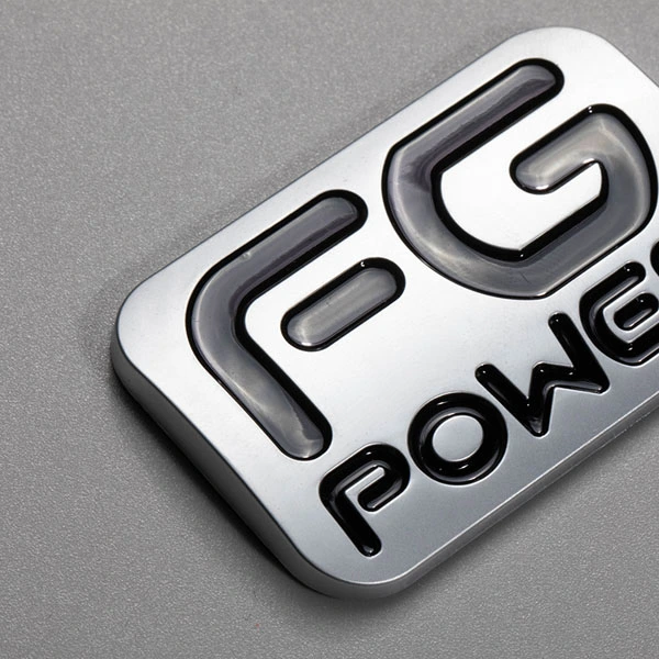 Kundenspezifisches Design aus ABS-Kunststoff, verchromt, galvanisiertes Auto-Namensschild, Logo, flacher Buchstabe, mattes 3D-Auto-Abzeichen-Emblem