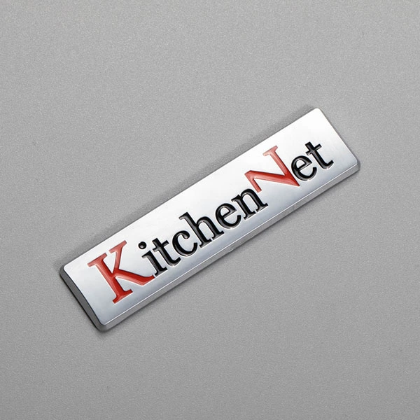 Hersteller kundenspezifischer Buchstaben-Emblem-Aufkleber aus ABS-Kunststoff Spezialisierte dekorative Embleme für Kühlschränke