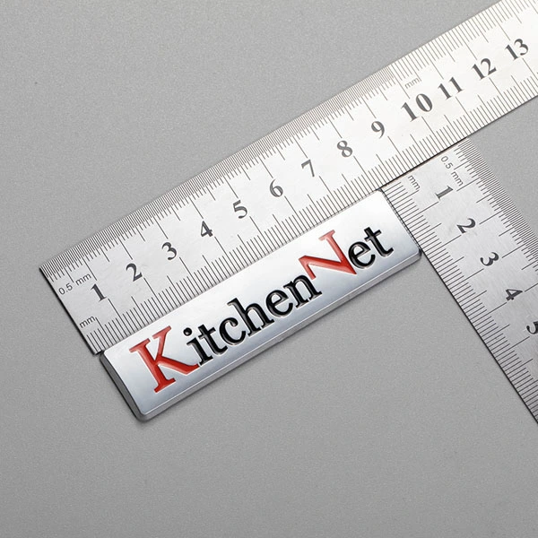 Hersteller kundenspezifischer Buchstaben-Emblem-Aufkleber aus ABS-Kunststoff Spezialisierte dekorative Embleme für Kühlschränke