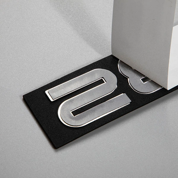 Verchromtes ABS-3D-Emblem, Automobil-Logo in silberner Spiegelfarbe