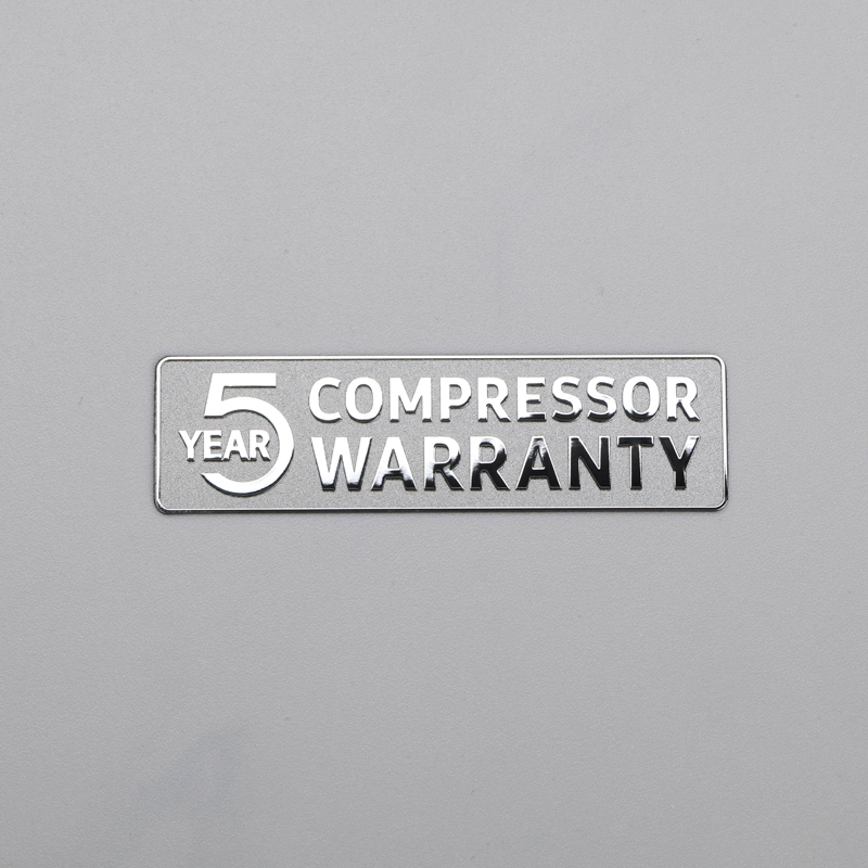 Metall-Galvanik-Label-Chrom-Logo mit Texturhintergrund