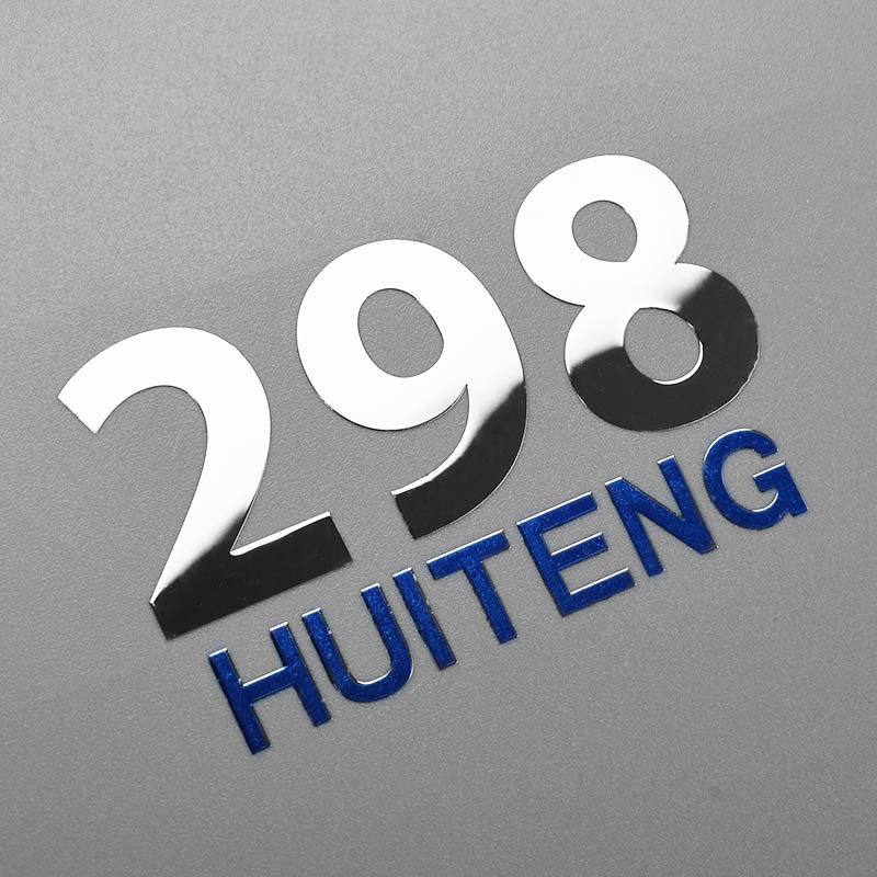 Logo-Aufkleber aus Metall