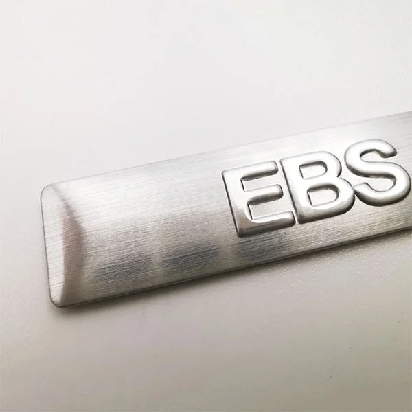 Namensschild aus Metall, Logo aus Aluminium