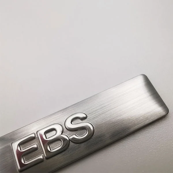 Namensschild aus Metall, Logo aus Aluminium