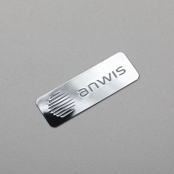 Etiketten mit metallischen Buchstaben