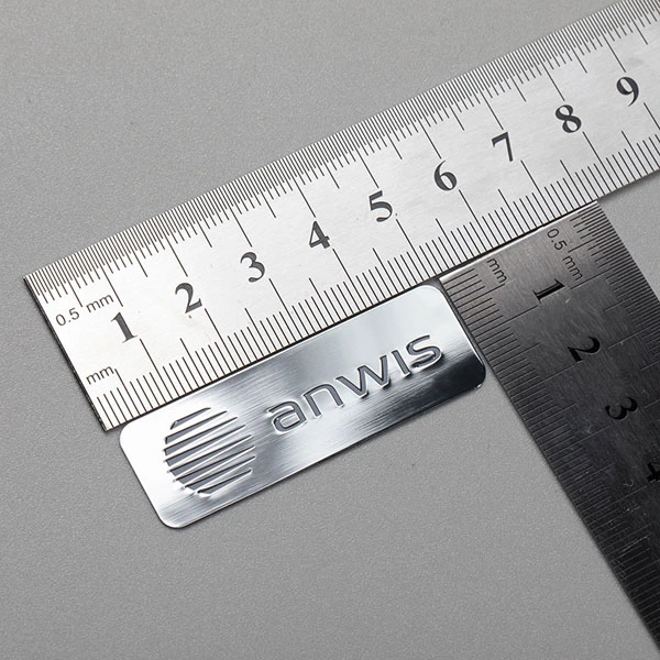Etiketten mit metallischen Buchstaben