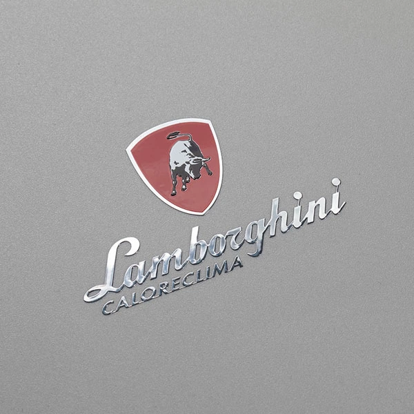 Nickelglänzendes hitzebeständiges Logo