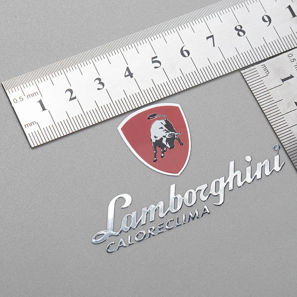Nickelglänzendes hitzebeständiges Logo