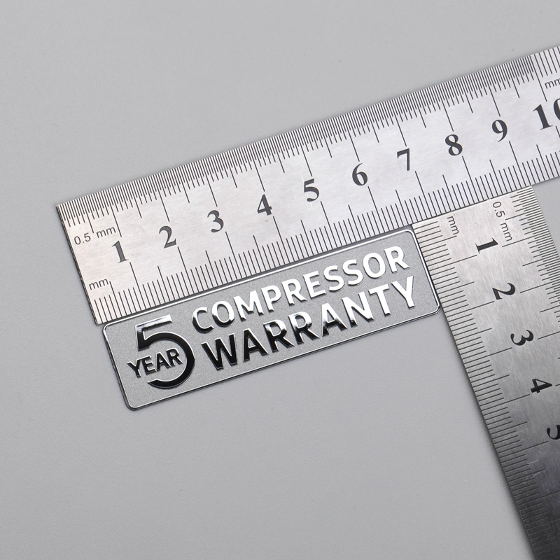 Metall-Galvanik-Label-Chrom-Logo mit Texturhintergrund