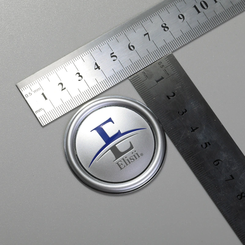 Aluminiumetikett mit individuellem Logo und 3D-Prägung