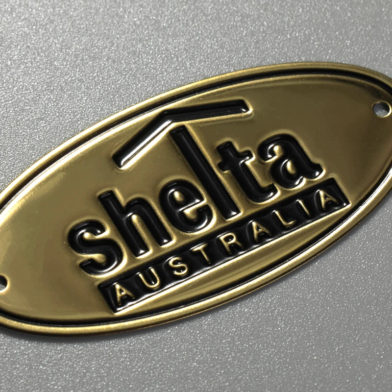 Benutzerdefiniertes Namensschild aus Edelstahl, Aluminium und Messing-Logo
