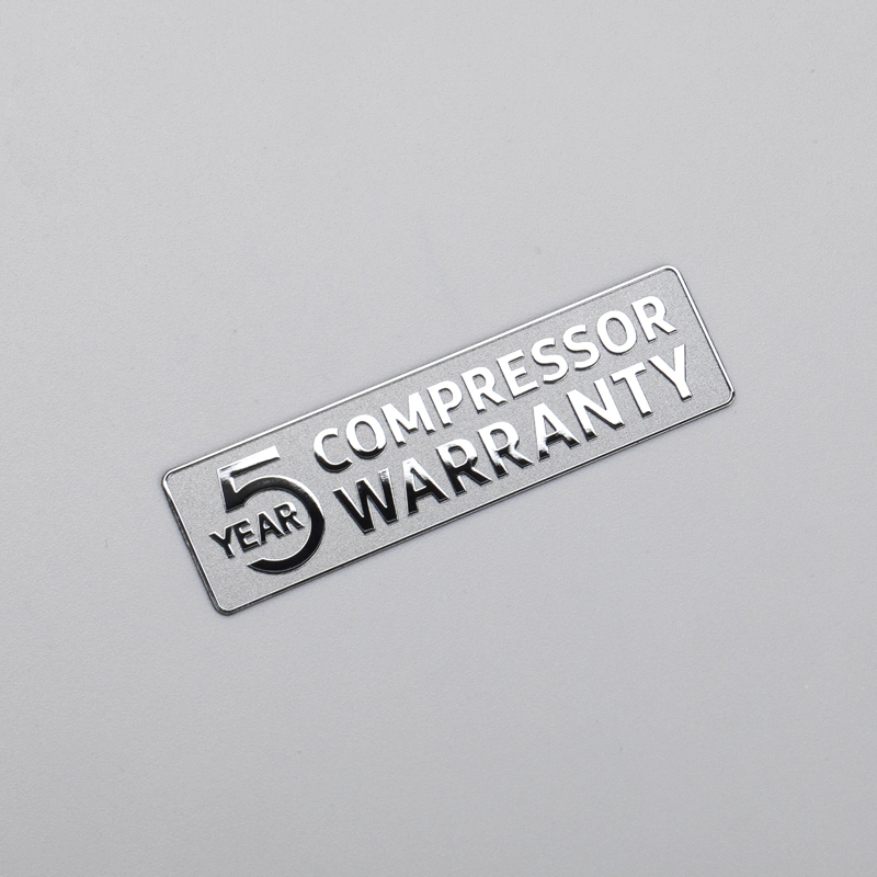 Metall-Galvanik-Label-Chrom-Logo mit Texturhintergrund