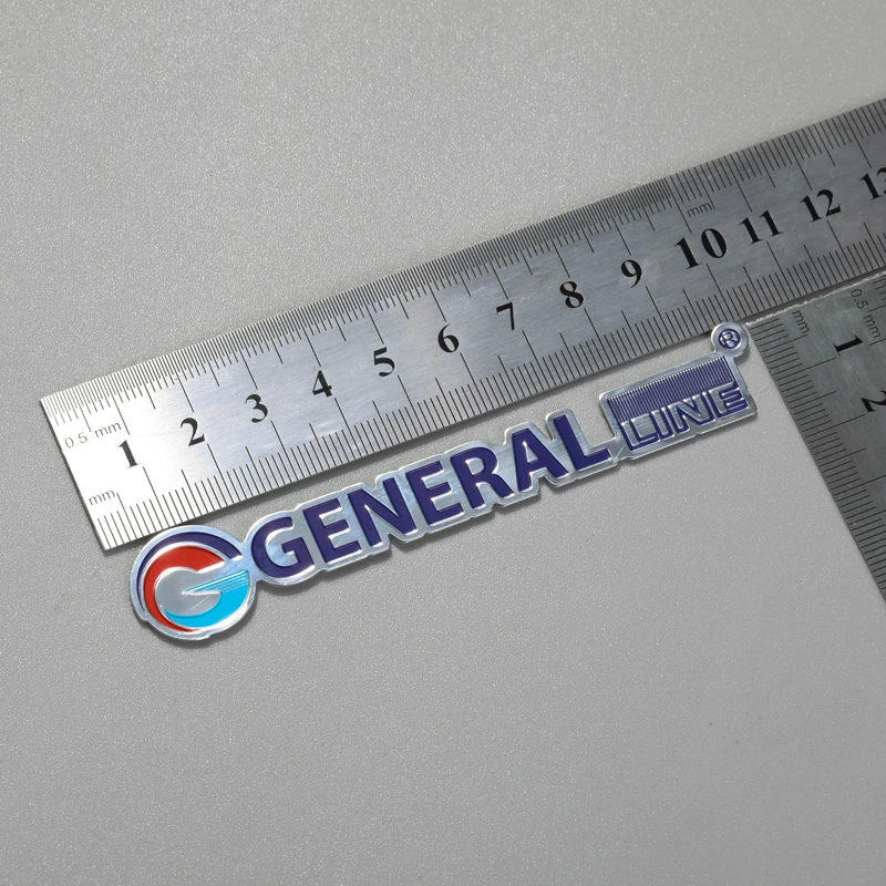 Namensschild mit geprägtem Logo aus Aluminium für den Kühlschrank