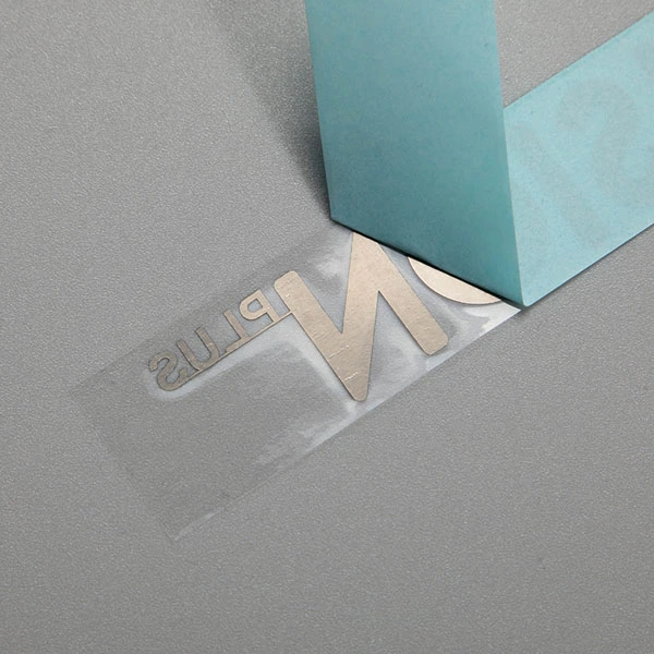 Übertragen Sie den Logo-Aufkleber aus Metall